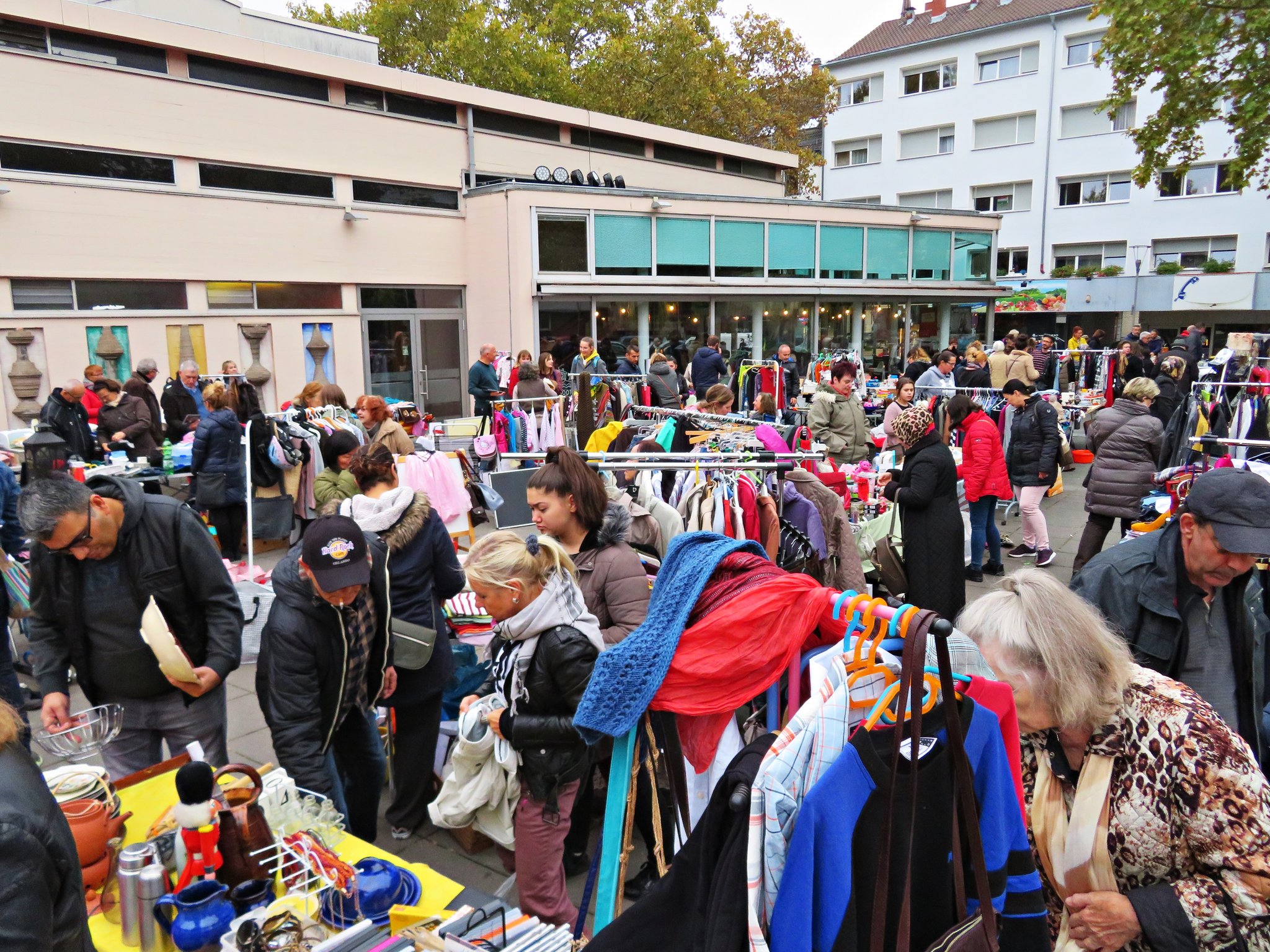 Wo Ist Flohmarkt Am Sonntag Nähe Ludwigshafen Am Rhein
