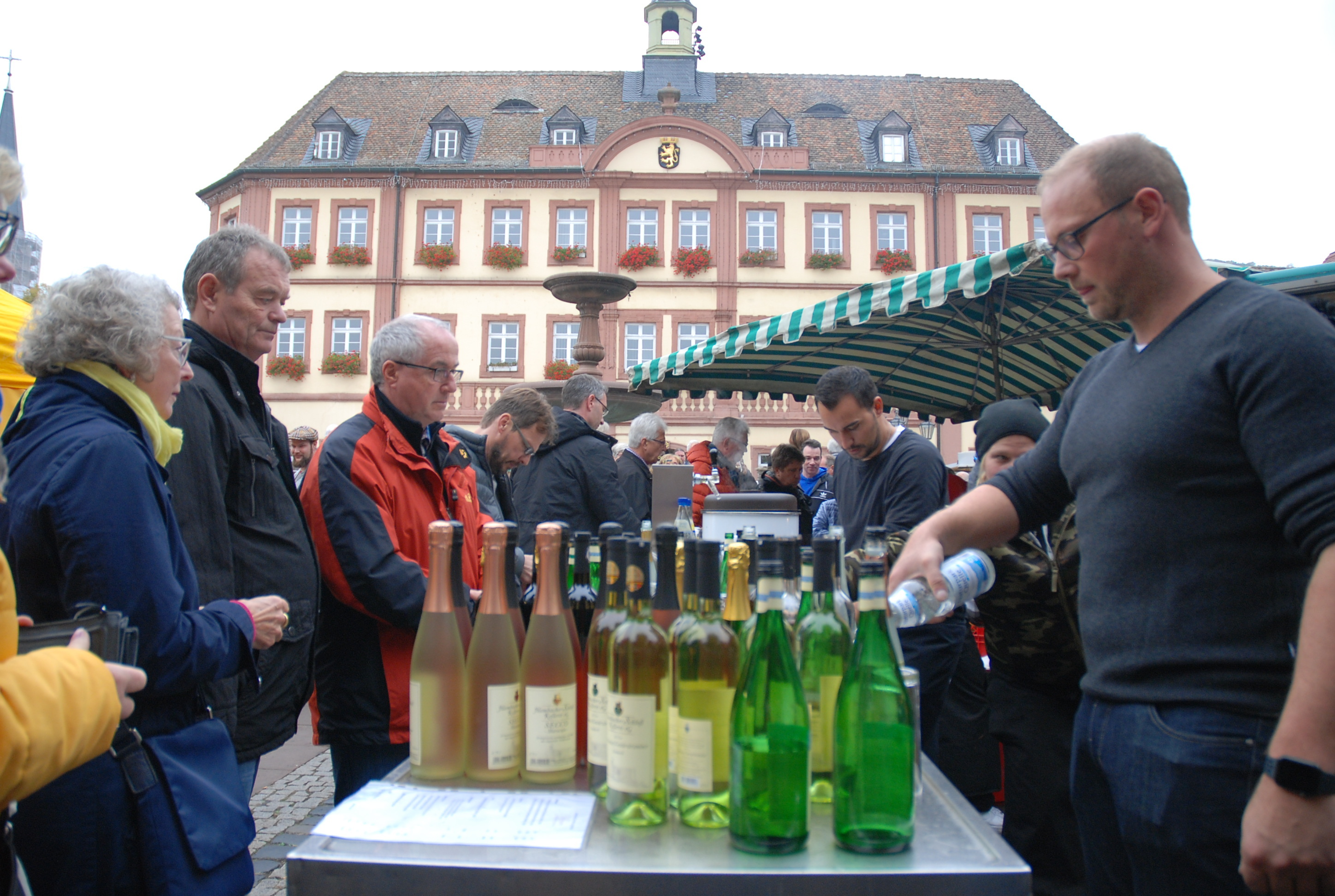 Auch nach dem Ende des Weinlesefestes immer noch Thema Nummer 1: Wein aus Pfälzer Landen.