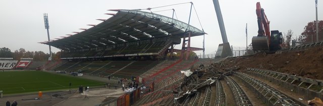 Blick ins Rund - mit Bagger | Foto: jow