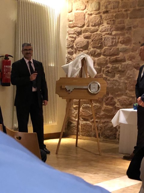 Spender Volker von Blon bei der Vorstellung des neuen Stadtschlüssels