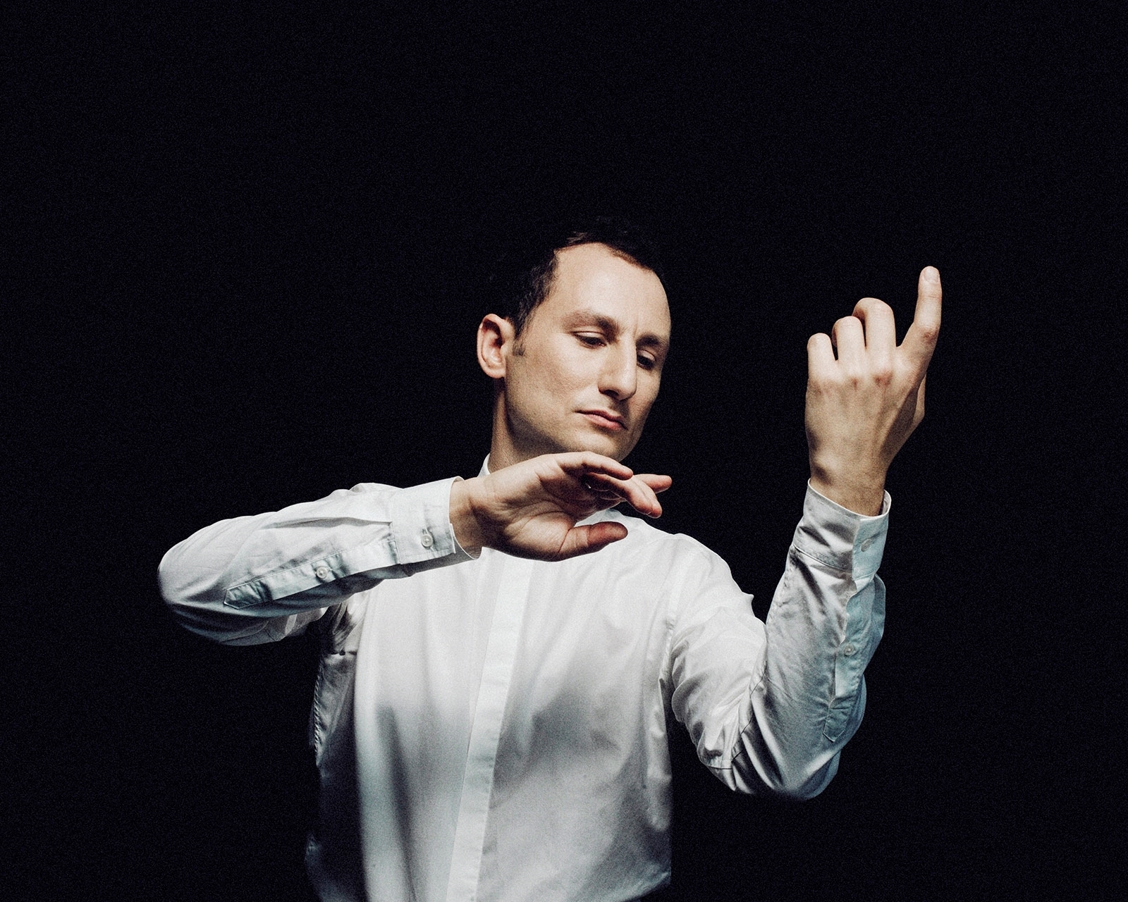 Bach pur beim Konzertwinter: der international bekannte Solobratschist Antoine Tamestit gastiert am Sonntag in Begleitung von Masato Suzuki in Kirchheim.