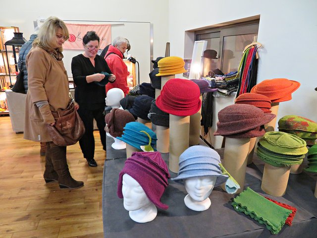 Bunte Hüte | Foto: Brigitte Melder