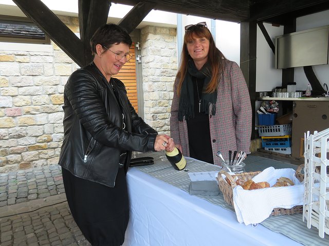 Gläschen Sekt gefällig? | Foto: Brigitte Melder