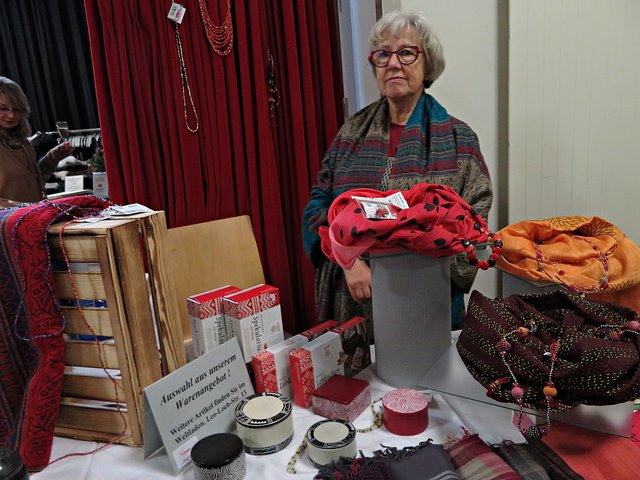 Aus dem Weltladen mit schicker Stola | Foto: Brigitte Melder