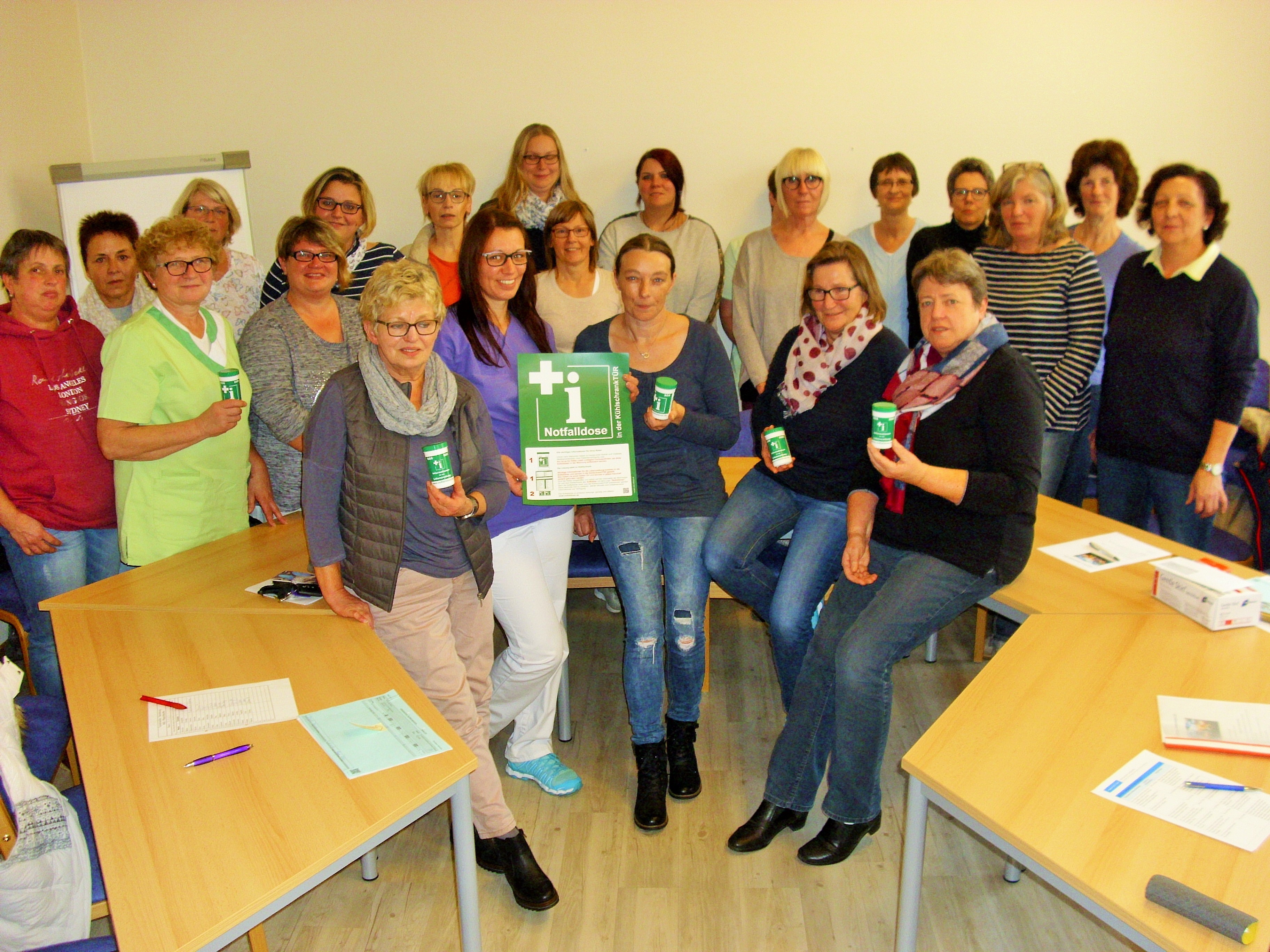 Sogenannte Notfalldosen haben die Mitarbeiterinnen der Ökumenischen Sozialstation Lauterecken-Wolfstein in diesem Jahr als Weihnachtsgeschenk für ihre Patienten im Gepäck.