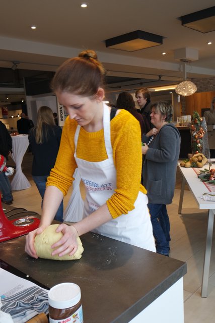 Teigzubereitung für die Kartoffelhõrnchen. | Foto: Bender