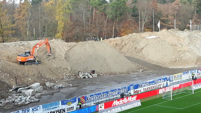 Zuscchauer auf der Baustelle | Foto: jow