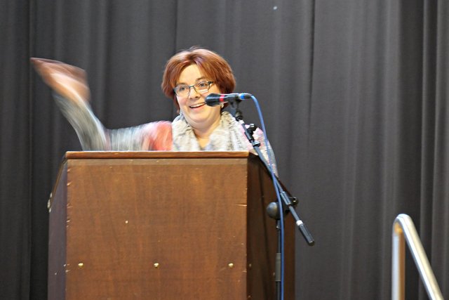 Claudia Wagner lebhaft bei der Begrüßungsrede | Foto: Brigitte Melder