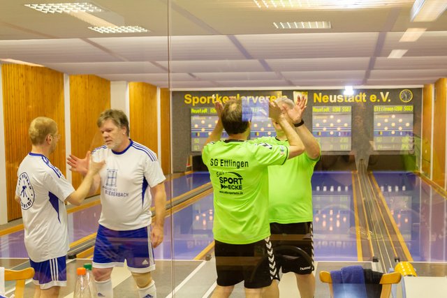 Große Freude nach dem letzten Wurf bei den Ettlingern Thomas Speck und Rainer Grüneberg