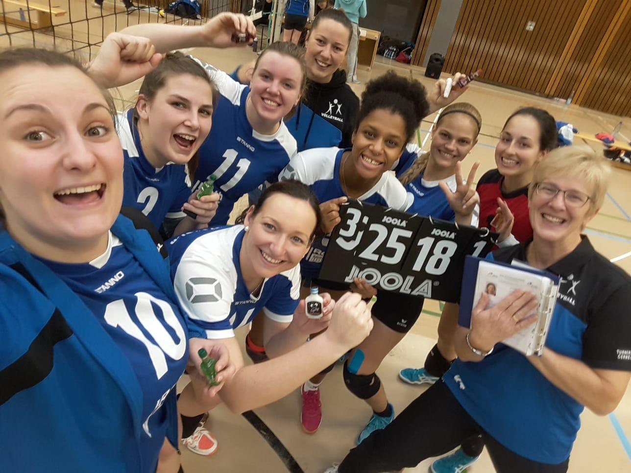 Trainerin Karin Träber (rechts) hat ihr Team in die Erfolgsspur geführt (Foto: Evelyn Kuhn)
