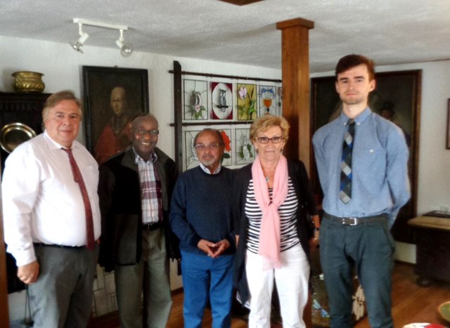 Mathias Oehlert, Branden Gates Studios, Dr. Samuel Husunu vom Verein der Togofreunde Jockgrim, Konsul Helmut A. Fohs mit seiner Frau und einer der Initiatoren, Patrick Seifried (v.l.n.r.).  | Foto: ps
