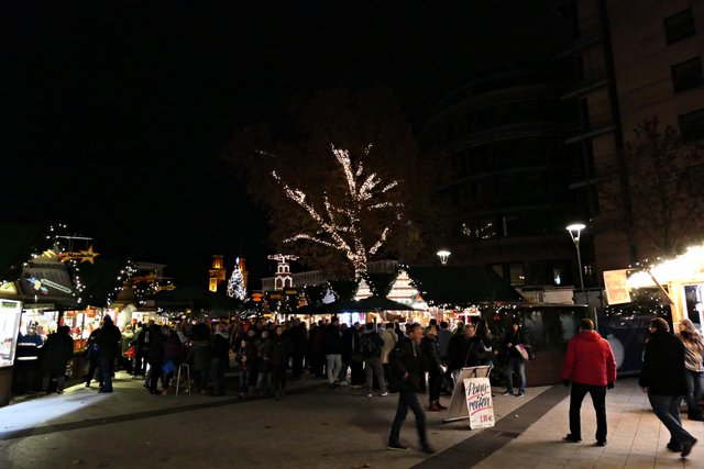 Gut besuchter Weihnachtsmarkt | Foto: Brigitte Melder