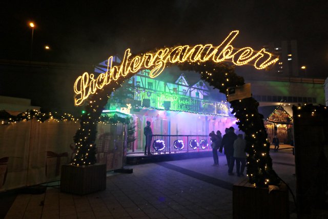 Eingang zum Weihnachtsmarkt vom Rhein her | Foto: Brigitte Melder