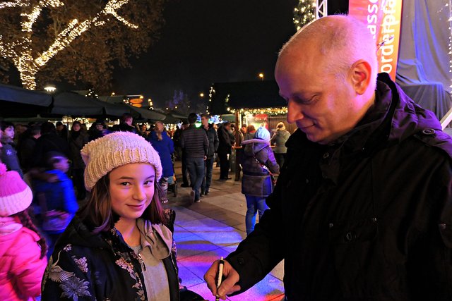 Jens Vollmer erfüllt Autogrammwunsch eines jungen Fans | Foto: Brigitte Melder