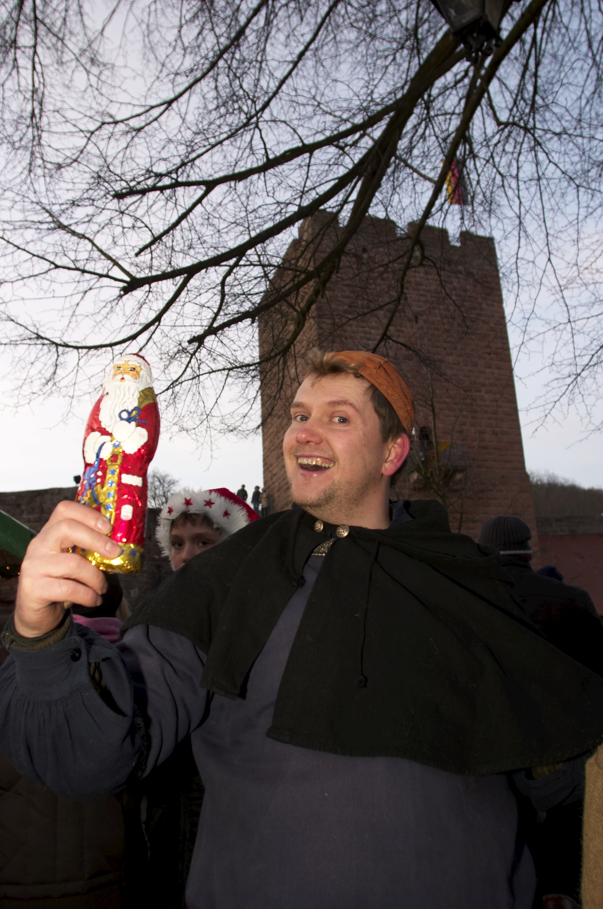 Zwischen 16 und 17 Uhr verteilt der Nikolaus Schokoladennikoläuse an die Kinder.