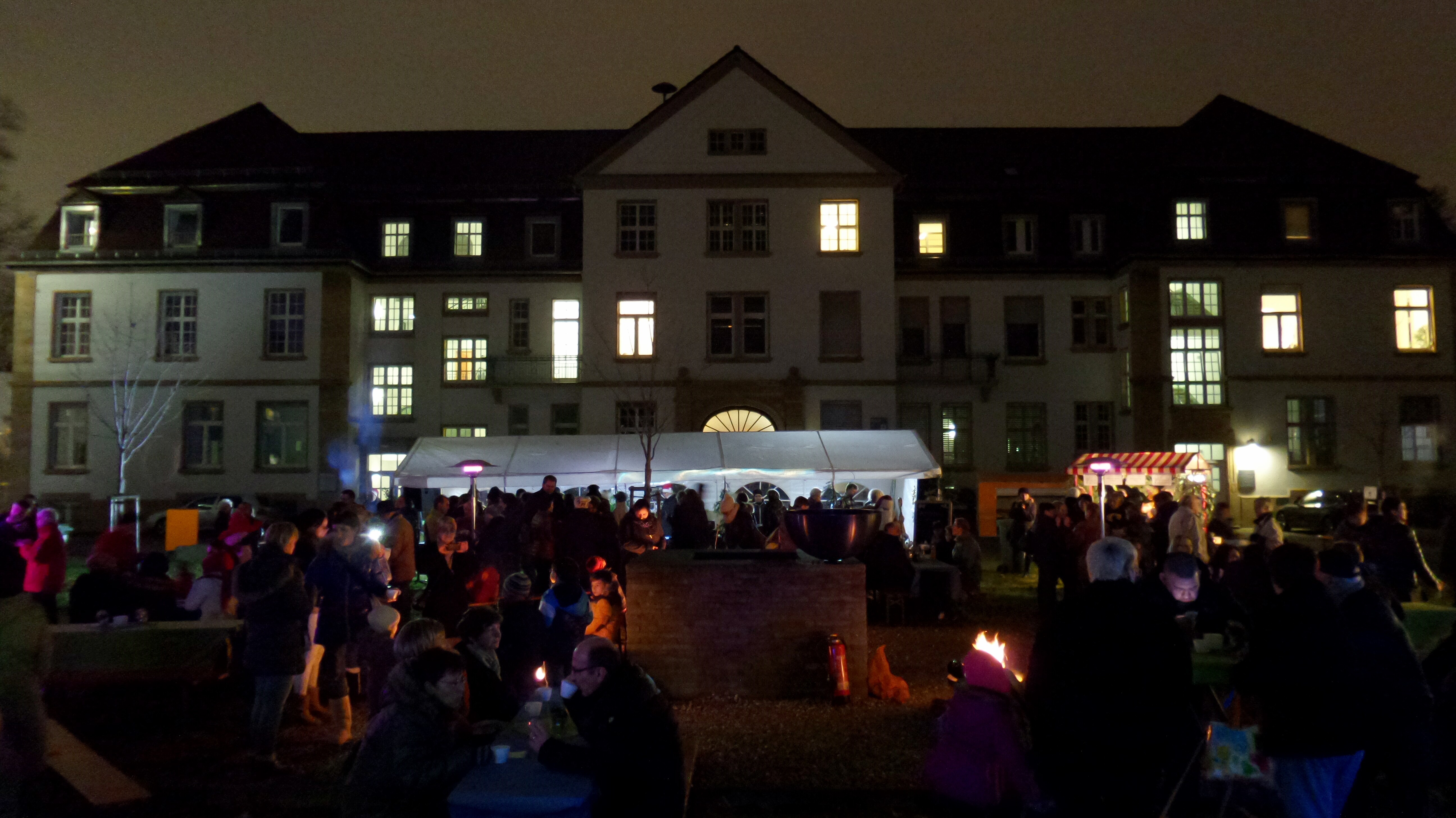 Das Klinikum lädt zum Weihnachtsmarkt ein. Foto: PS