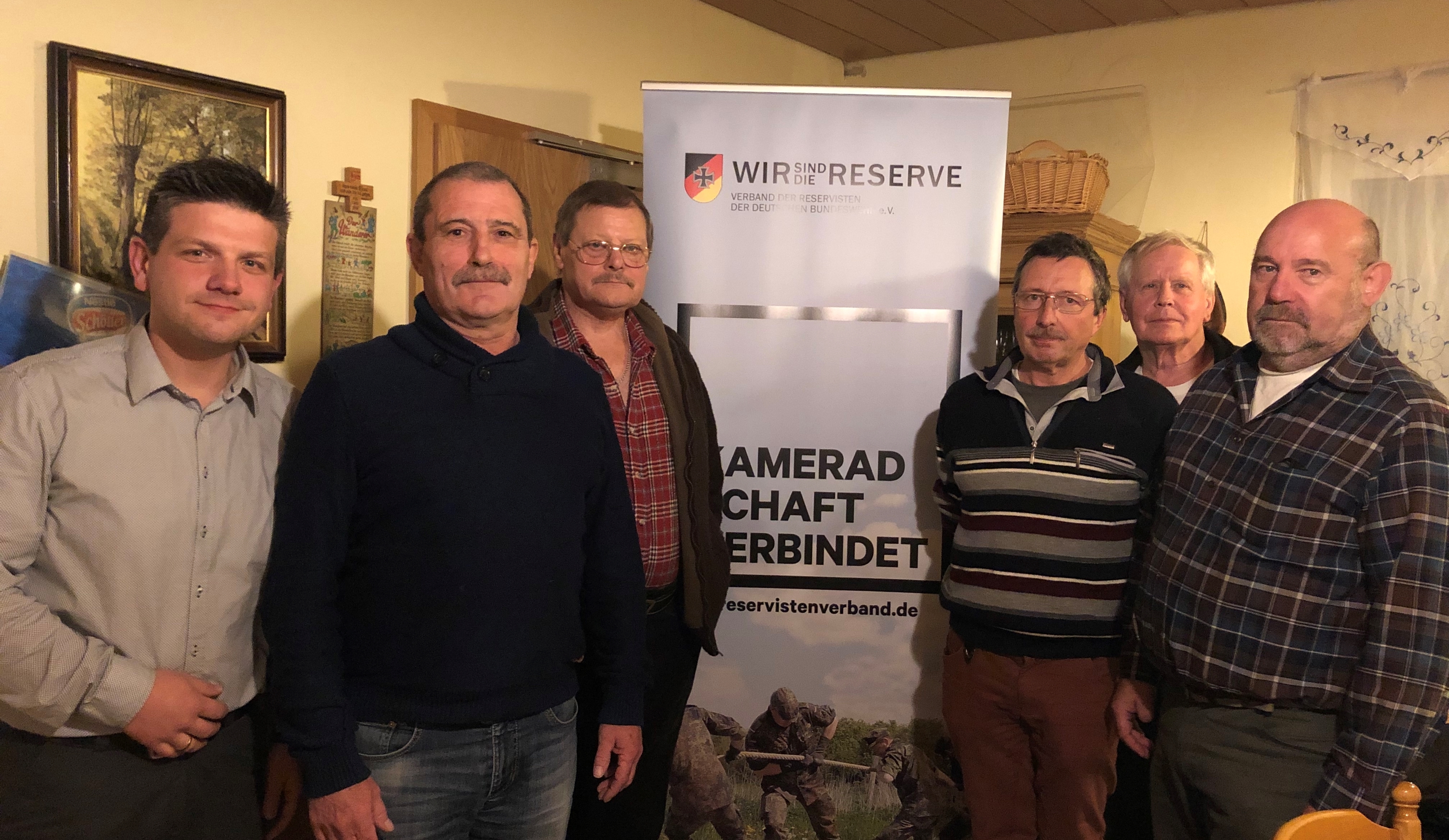 Der neue Vorstand: Benjamin Seyfried, Uwe Haus, Gerd Glässgen, Kreisvors. Stefan Nitsche, Claus Schlink und Herbert Kraus. Es fehlt: Augustinus Andt.