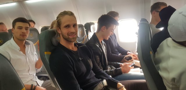 Mister Internet Jonas im Flugzeug | Foto: MGC