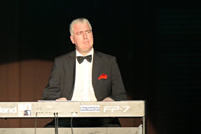 Ramon Chormann an seinem Tasteninstrument | Foto: Brigitte Melder