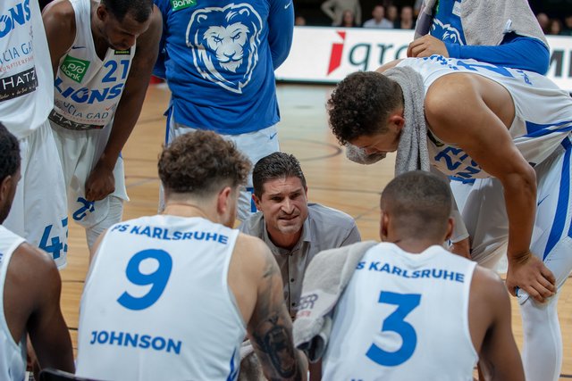 Konzentrierte Ansprache | Foto: wow.pics.ka