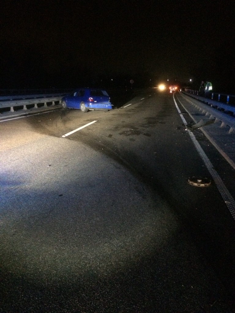 Das Bild zeigt das verunfallte Fahrzeug.
