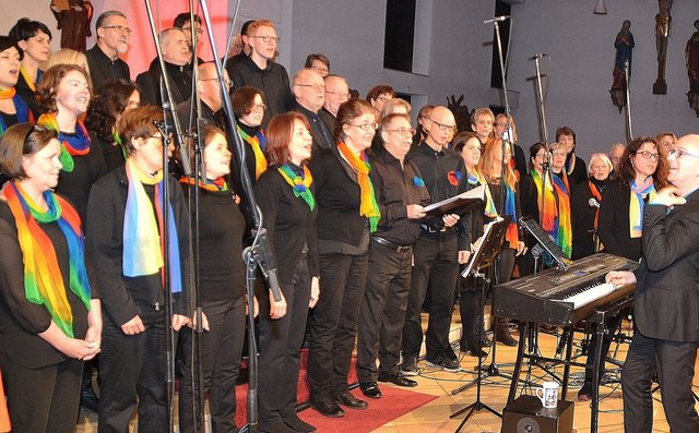 Der moderne Chor des MGV, die Magic Gospel Voices unter der Leitung von Bernd Camin.