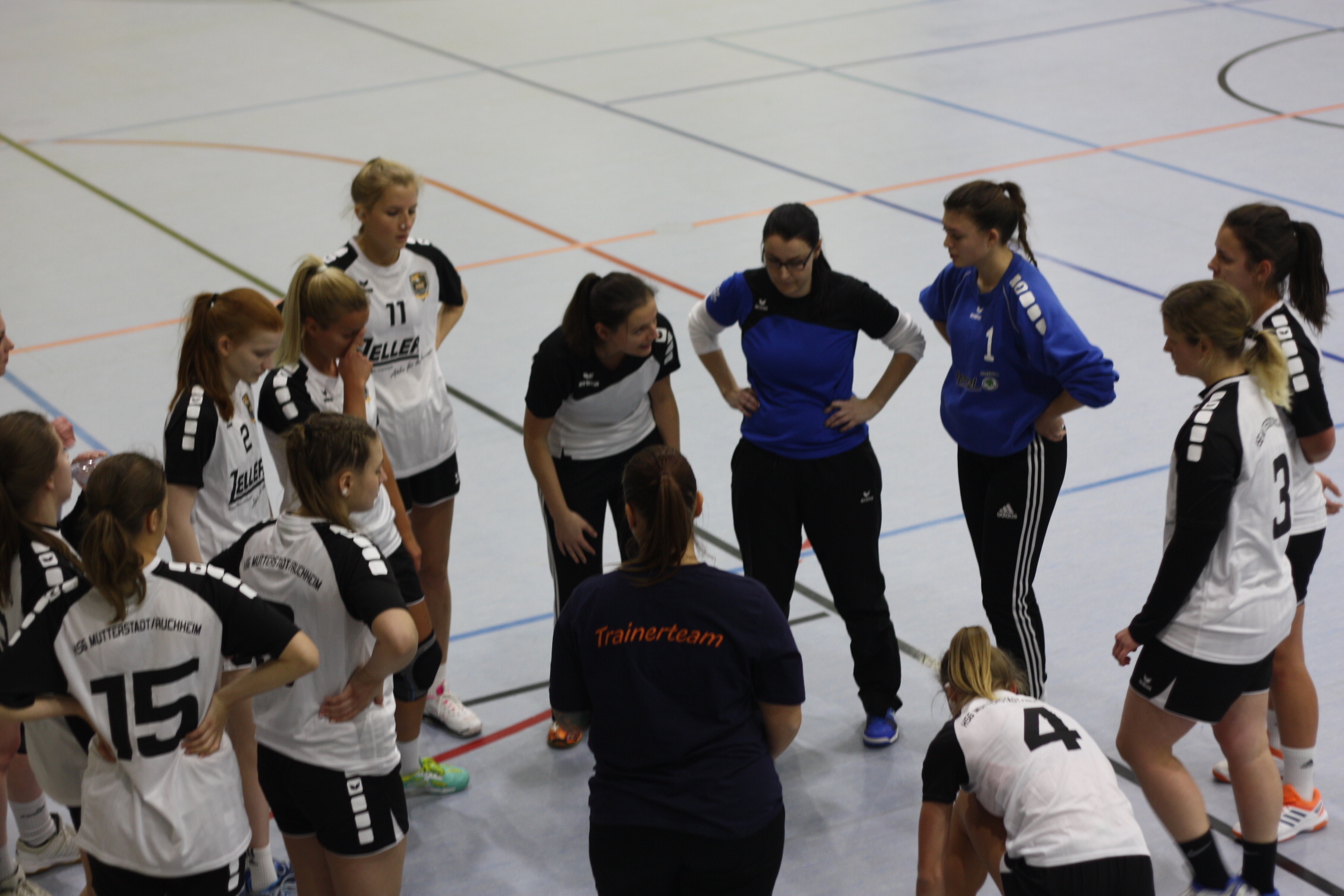 Trainerin Karen Kronauer (Mutterstadt/Ruchheim 2) mit Lina Krull (15), Elena Matz (11), Selina Sagolla (4) , Sonja Sittinger (3), Jana Schettler (1) und Co-Trainerin Annika Doell
