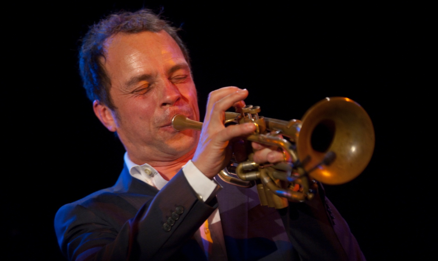 Joo Kraus an der Trompete wird zusammen mit dem Saxophonisten Dieter Kraus und Andreas Gräsle an der Orgel das Weinachtskonzert des Kirchheimer Konzertwinters bestreiten.