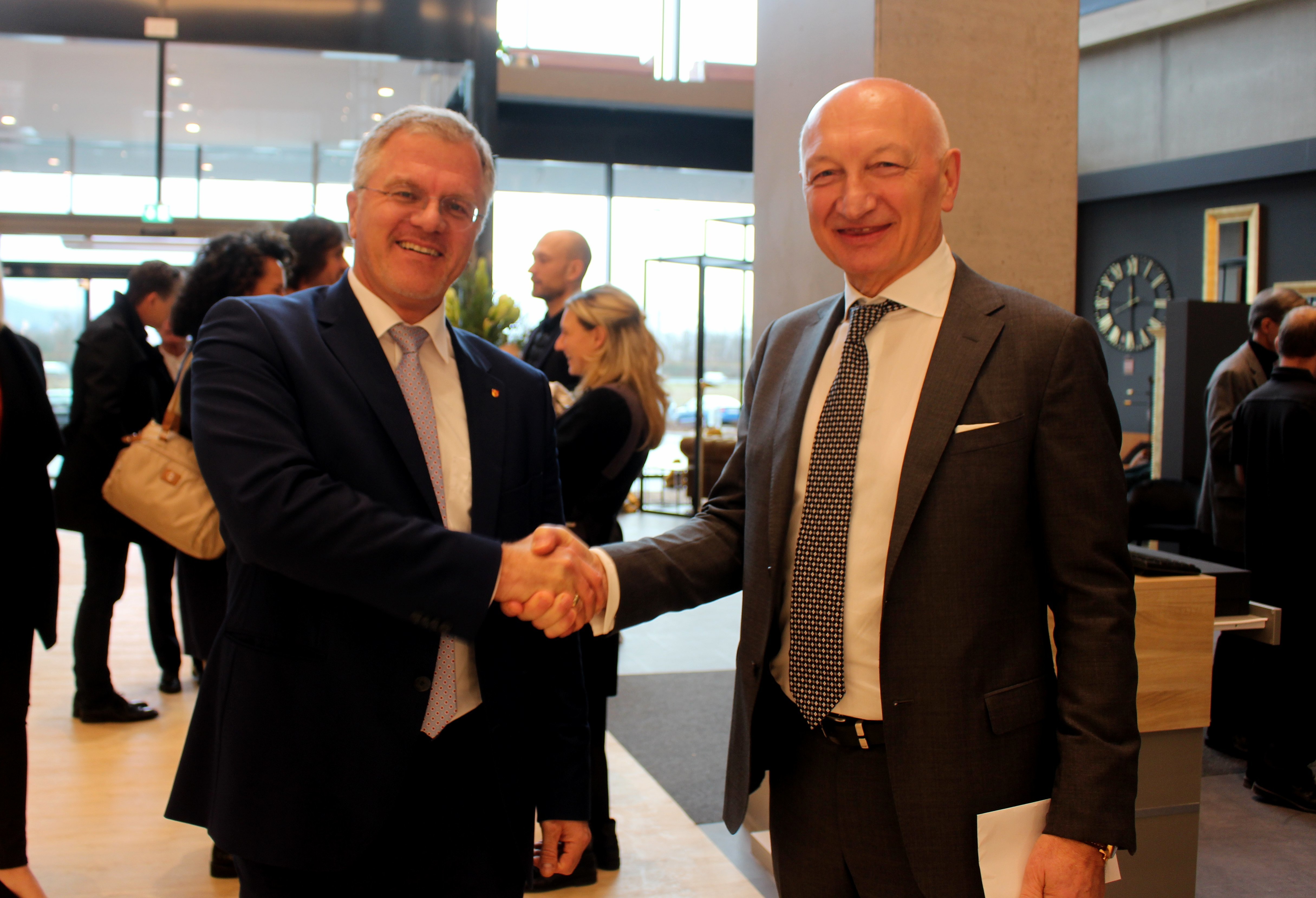 Viel Lob gab es von Rastatts OB Hans-Jürgen Pütsch für Horst Ehrmann (re.) und das neue "5 Sterne Einrichtungshaus".