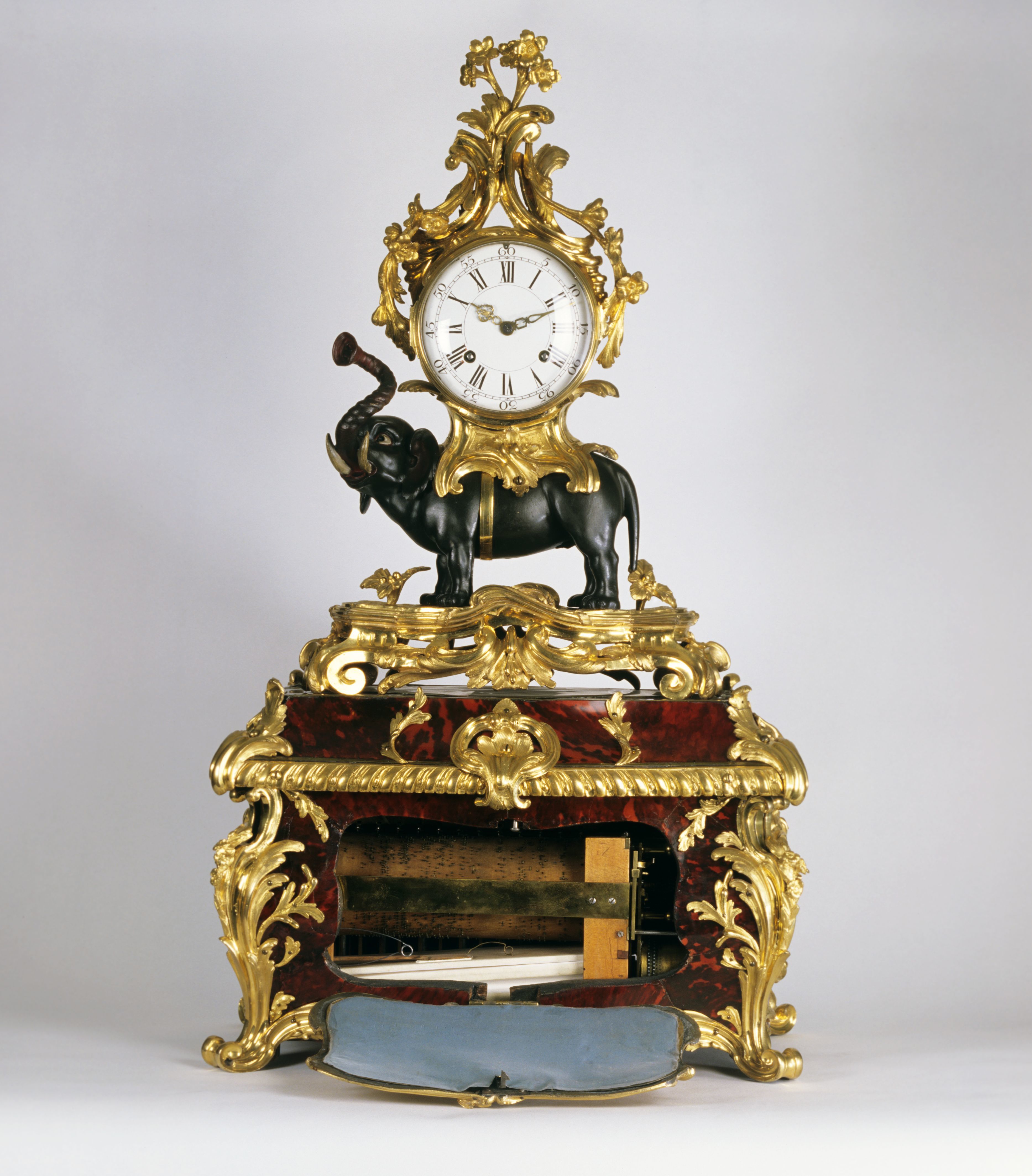 Kaminuhr mit Flötenwerk, Paris um 1750