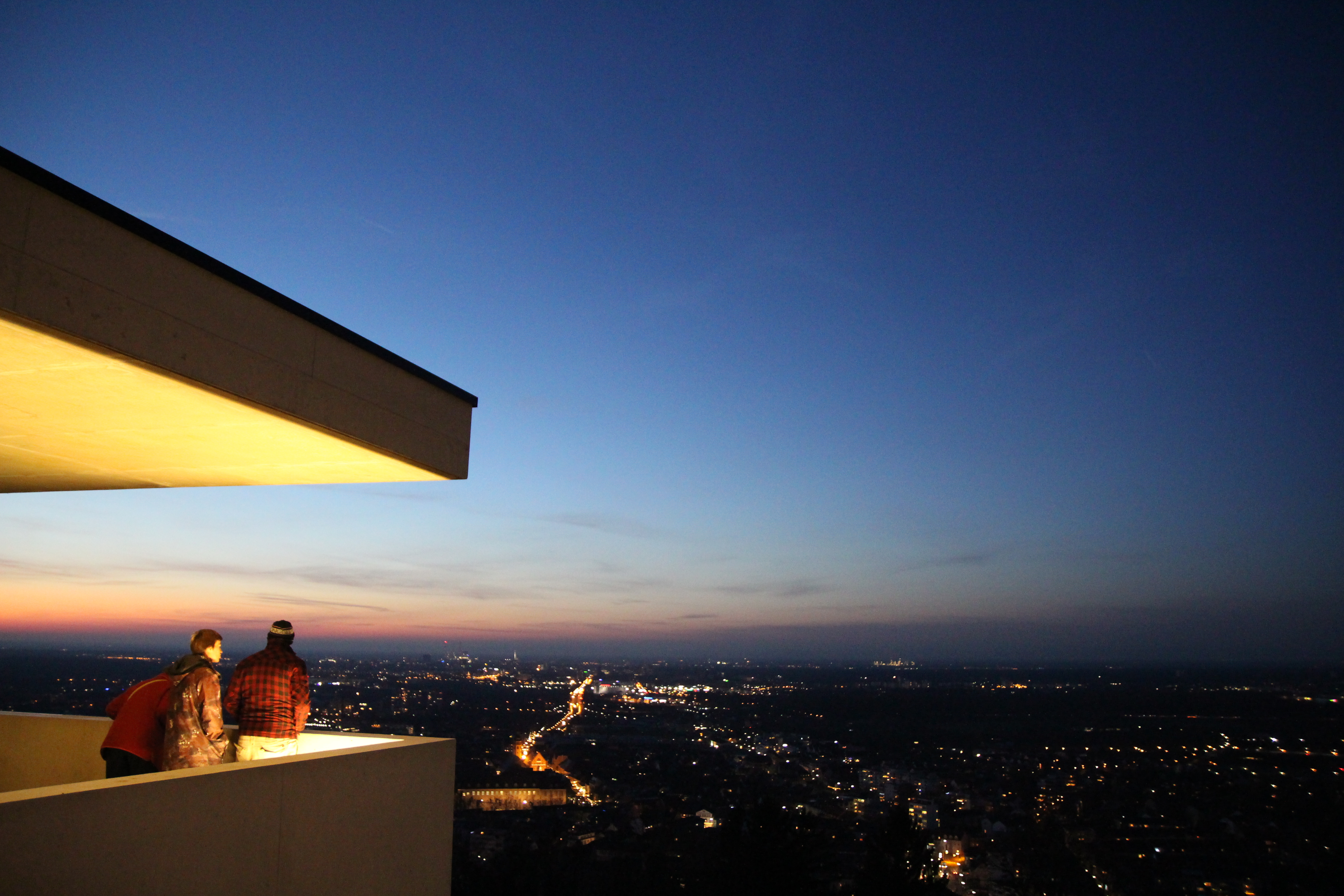 Blick von der Turmbergterrasse über Durlach, Karlsruhe und den Rheingraben