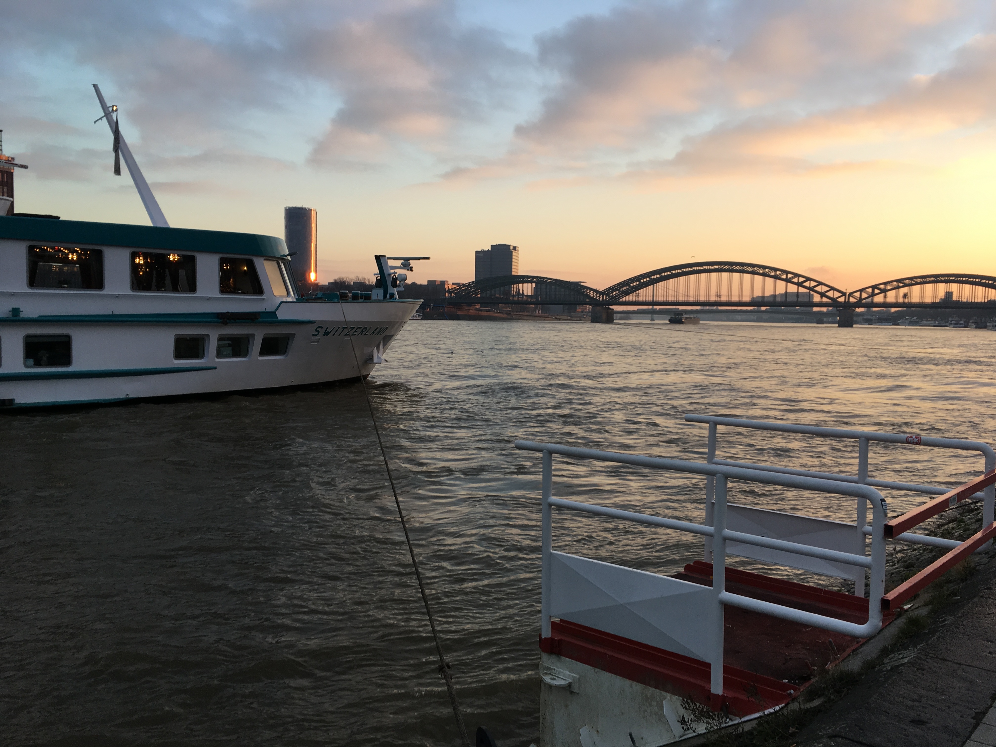In Köln begann die Reise ins neue Jahr. In unmittelbarer Nähe des Doms machte die Switzerland fest und die Gäste konnten an Bord gehen.