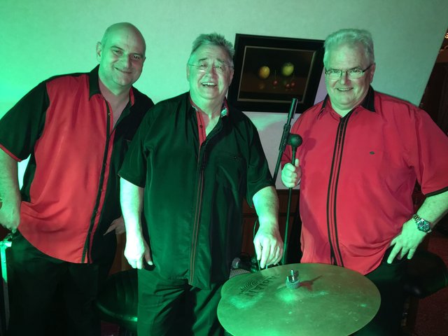 Perfektionisten für Hits der sechziger und siebziger Jahre: Keyboarder Roger Zimmermann, Schlagzeuger und Stimme der Good Times, Hans Adam und Gitarrist Günter Reichardt (von links). | Foto: Ulrich Arndt