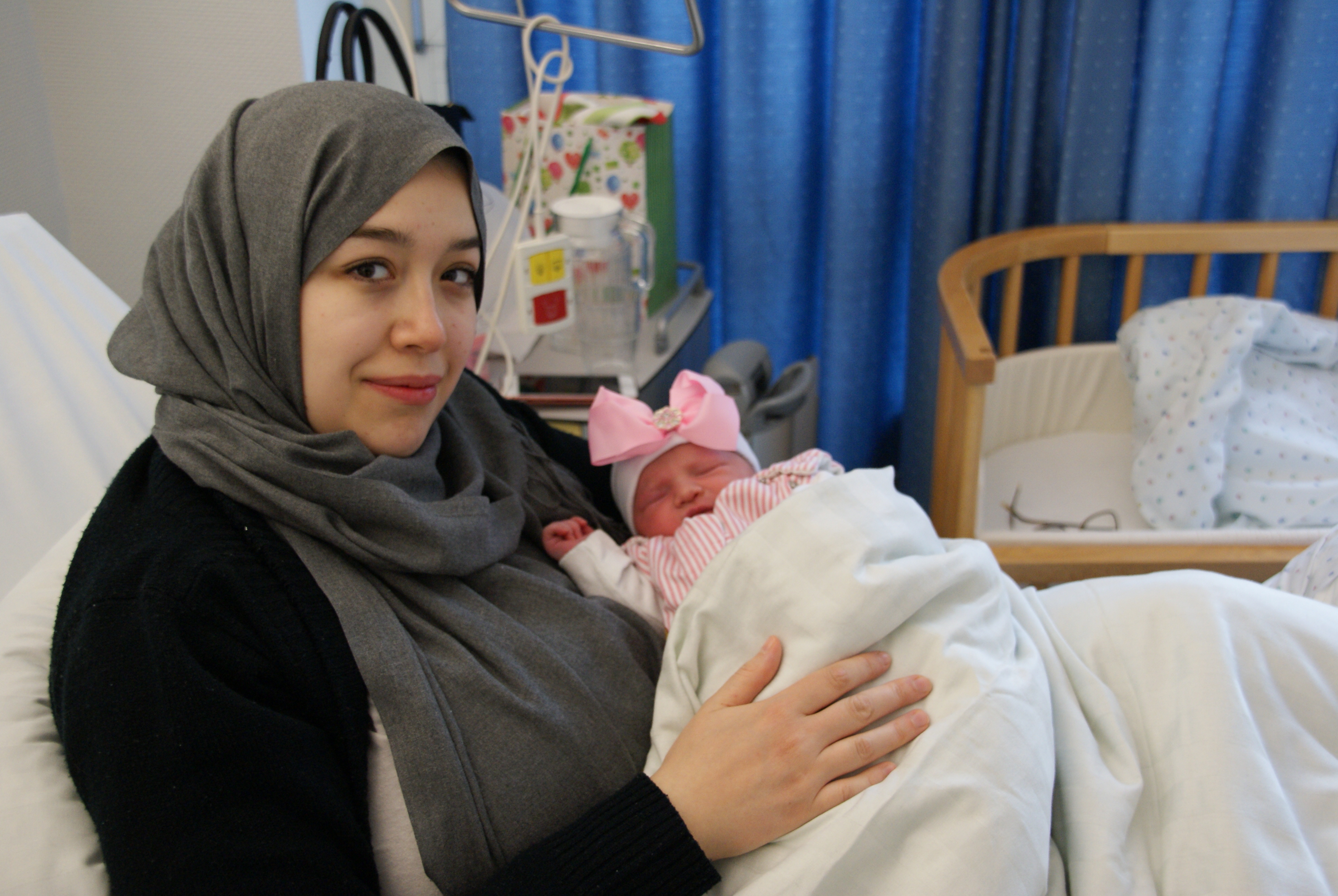 Emira Ouali-Mrabet mit ihrer Tochter Lemis Foto: ps