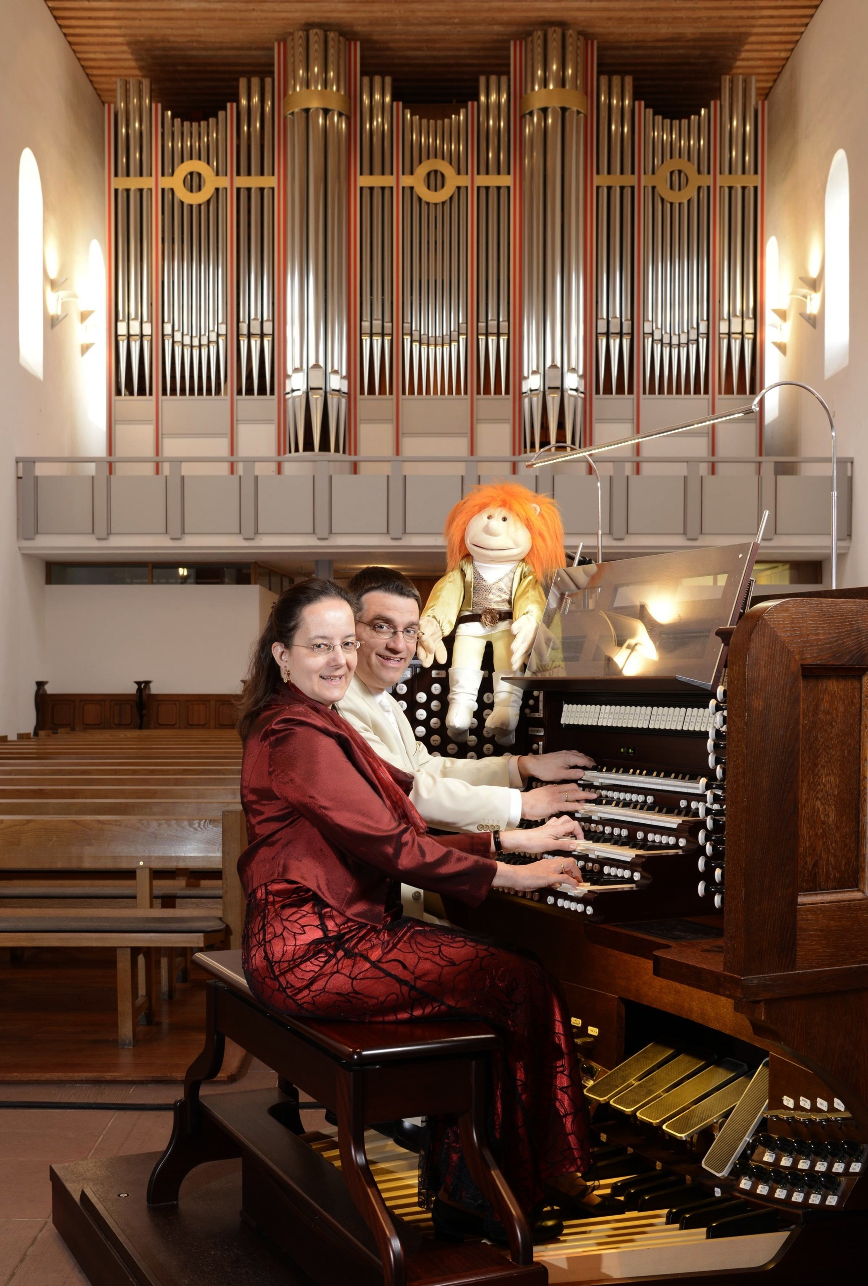 Die Organisten sind das Orgel-Duo Iris und Carsten Lenz gelten als eines der führenden Orgel-Duos in Europa.