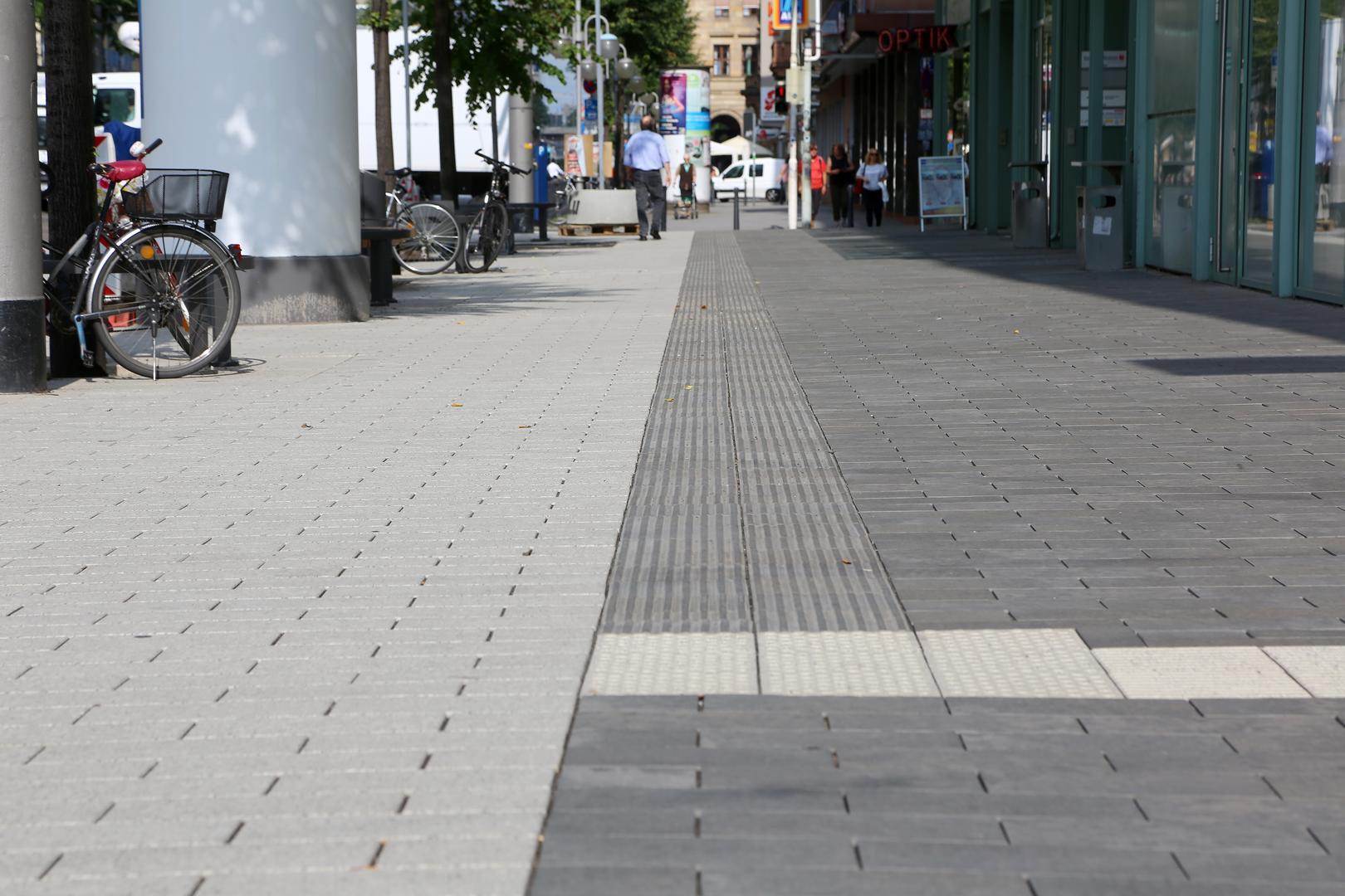 Das neue Pflaster auf den neuen Planken. Foto: Prosswitz