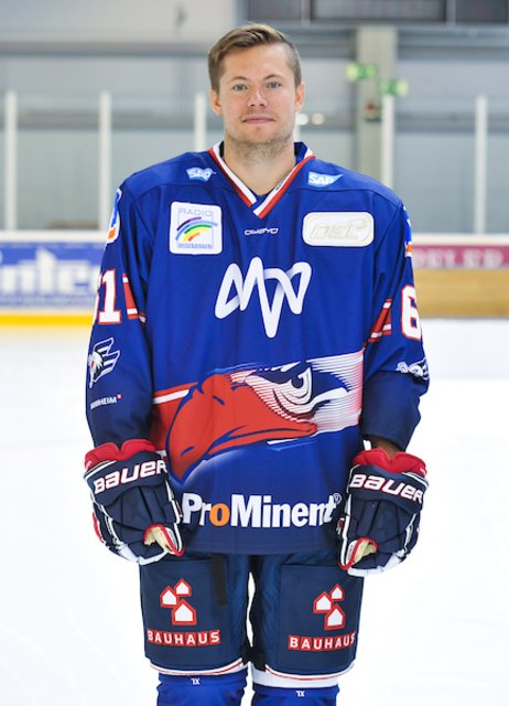 Stürmer Tommi Huhtala (61): Der zweite Finne im blau-weiß-roten Dress. Vizeweltmeister mit Finnland 2014 ist der Linkshänder aus Tampere schnell und zweikampfstark.   | Foto: PIX-Sportfotos/Petra Loew 