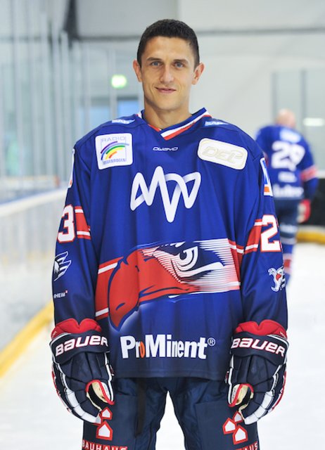 Stürmer Marcel Goc (23): Schwere Verletzungen prägen nicht zum ersten Mal die DEL-Spielzeit des NHL-erfahrenen Haudegen. Dem ältesten Adler-Spieler (36 Jahre) droht die Zeit davonzulaufen. Nicht nur in dieser Spielzeit. In Topform ist an dem Stürmer kein Vorbeikommen, aber sein großes Können konnte er in dieser Spielzeit gerade zweimal abrufen.  | Foto: PIX-Sportfotos/Petra Loew 