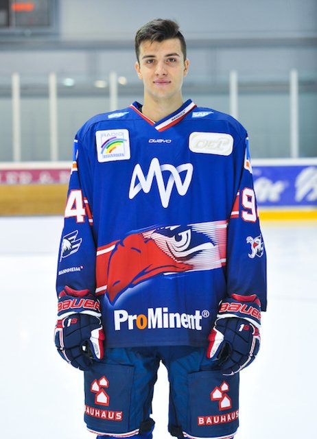 Stürmer Phil Hungerecker (94): Der Shooting-Star der DEL und „Liebling der Saison“ 2017/2018 gehört auch in den erfolgreichen Wochen der vergangenen Monate zu den stärksten Spielern.  Vergangene Saison traf er 19 Mal, bislang stehen elf Treffer zu Buche. Wird er seinen „Titel“ verteidigen??   | Foto: PIX-Sportfotos/Petra Loew 