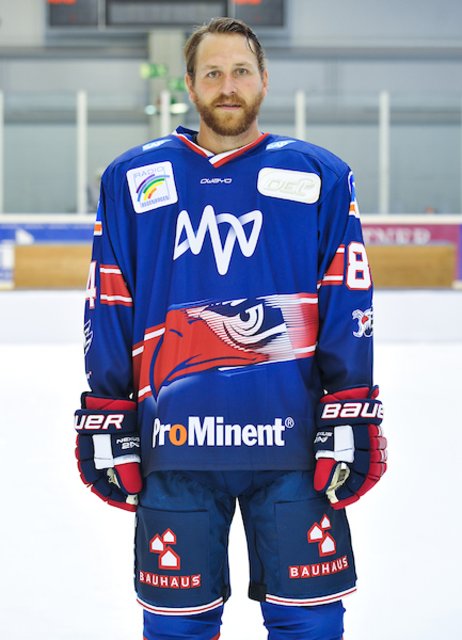 Stürmer Andrew Desjardins (84): Sehr starker Zweiwege-Spieler. Kam mit der Empfehlung eines Stanley-Cup-Siegers (2015 mit den Chicago Blackhawks) im Laufe der vergangenen Saison nach Mannheim. Brauchte eine Weile, um sich spielerisch zu akklimatisieren, ist aber mittlerweile ein Leistungsträger und in dieser Spielzeit zweitbester Adler-Scorer.  | Foto: PIX-Sportfotos/Petra Loew 