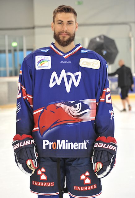 Stürmer Matthias Plachta (22): Vor seiner Verletzung schon stark, nach seiner Verletzung noch stärker. Er hat in der DEL noch nie für einen anderen Verein gespielt als die Adler. Der Silbermedaillengewinner von Olympia 2018 ist enorm schussstark und ein glänzender Teamplayer. Auch bei ihm ist die 100 Tore-Schallmauer nicht mehr allzu fern. | Foto: PIX-Sportfotos/Petra Loew 