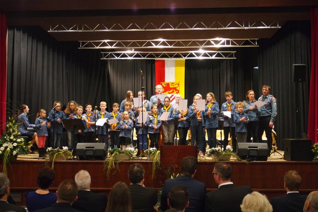 Die Pfadfinder der Siebenten-Tags-Adventisten präsentierte sich mit einem Liedvortrag. | Foto: Bender