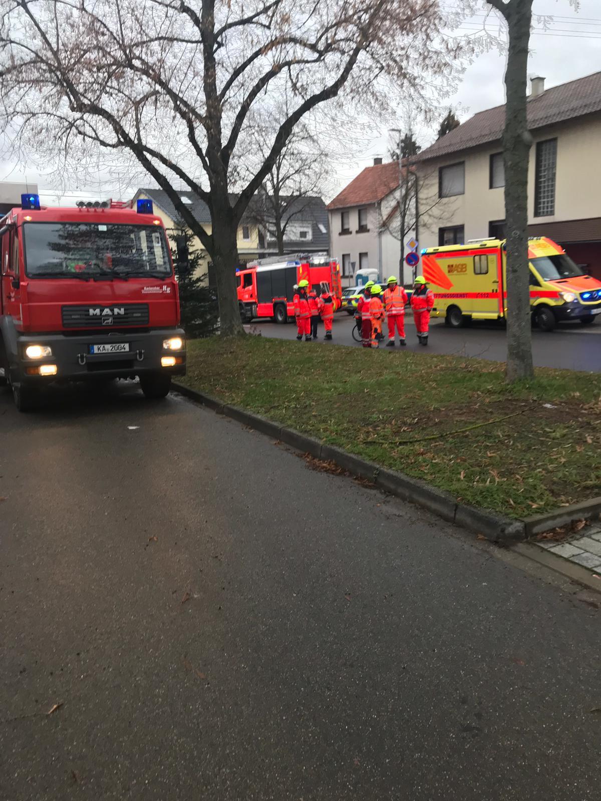 Einsatzbesprechung der Rettungskräfte