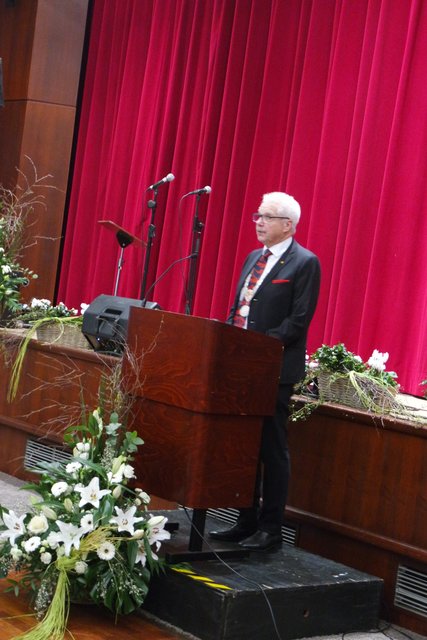 Stadtbürgermeister Dr. med. Fred-Holger Ludwig bei seiner Neujahrsansprache.  | Foto: Bender