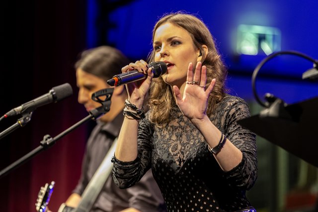 Neujahrsempfang 2019 des Oberbürgermeisters Dr. Klaus Weichel in der Fruchthalle Kaiserslautern, die Band MoonSun | Foto: Jens Vollmer