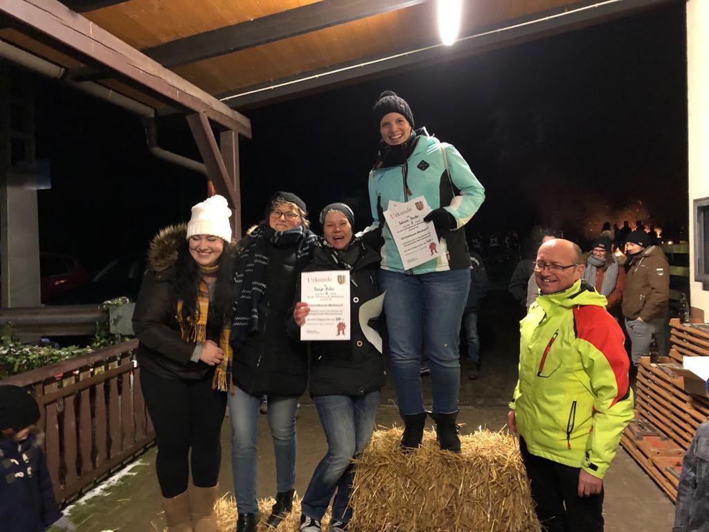 Die Siegerinnen im Baumweitwurf: Whitney Vidal, Petra Harth, Tanja Kühn und Sabine Henter (von links) Foto: PS