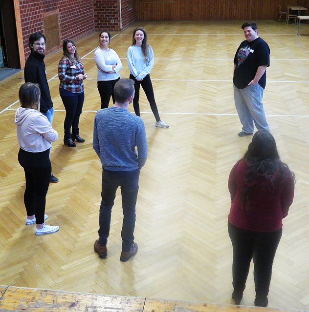 Aufstellung zum Stimmbänder geschmeidig machen | Foto: Brigitte Melder