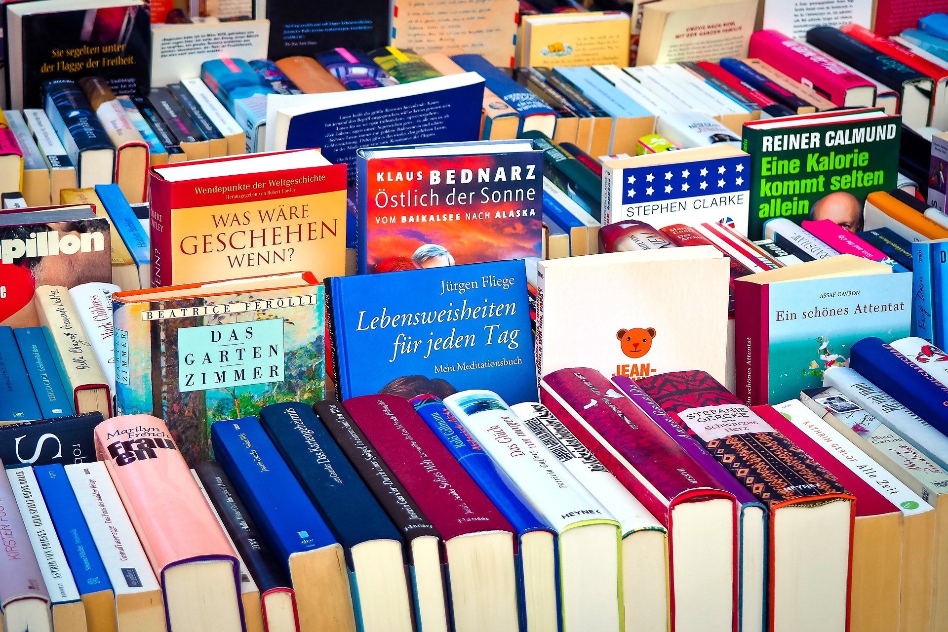 In der Bücherei gibts wieder schöne Bücher. Die abgebildeten Bücher zeigen aber nicht das Angebot.