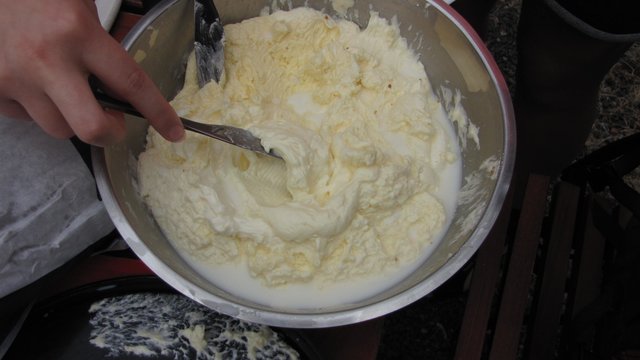 Wenn mir jemand die Butter vom Brot nimmt, dann mache ich mir ganz schnell neue - ich weiß, wie das geht! | Foto: Gerhard Jung