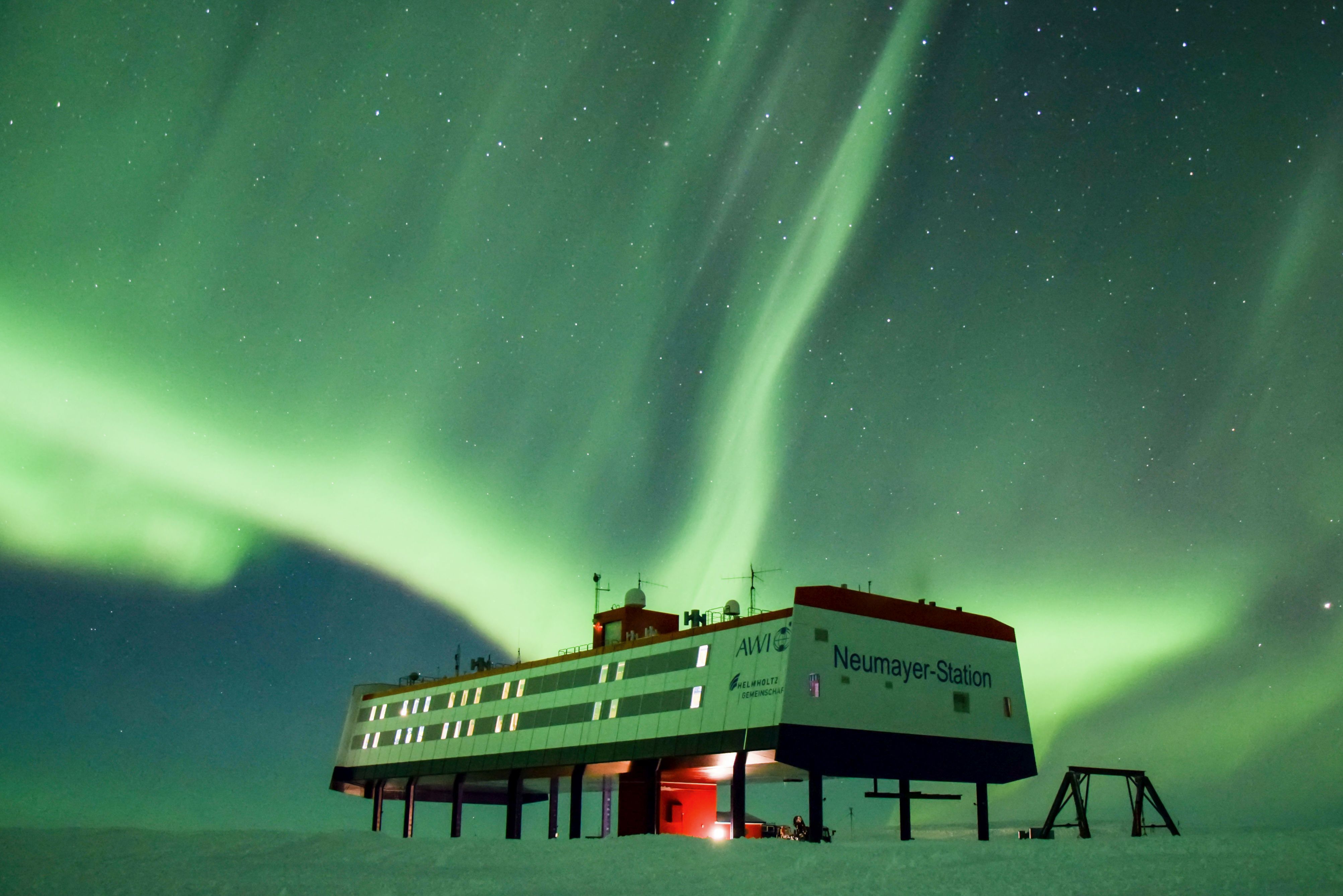 Polarlicht über der Neumayer-Station III